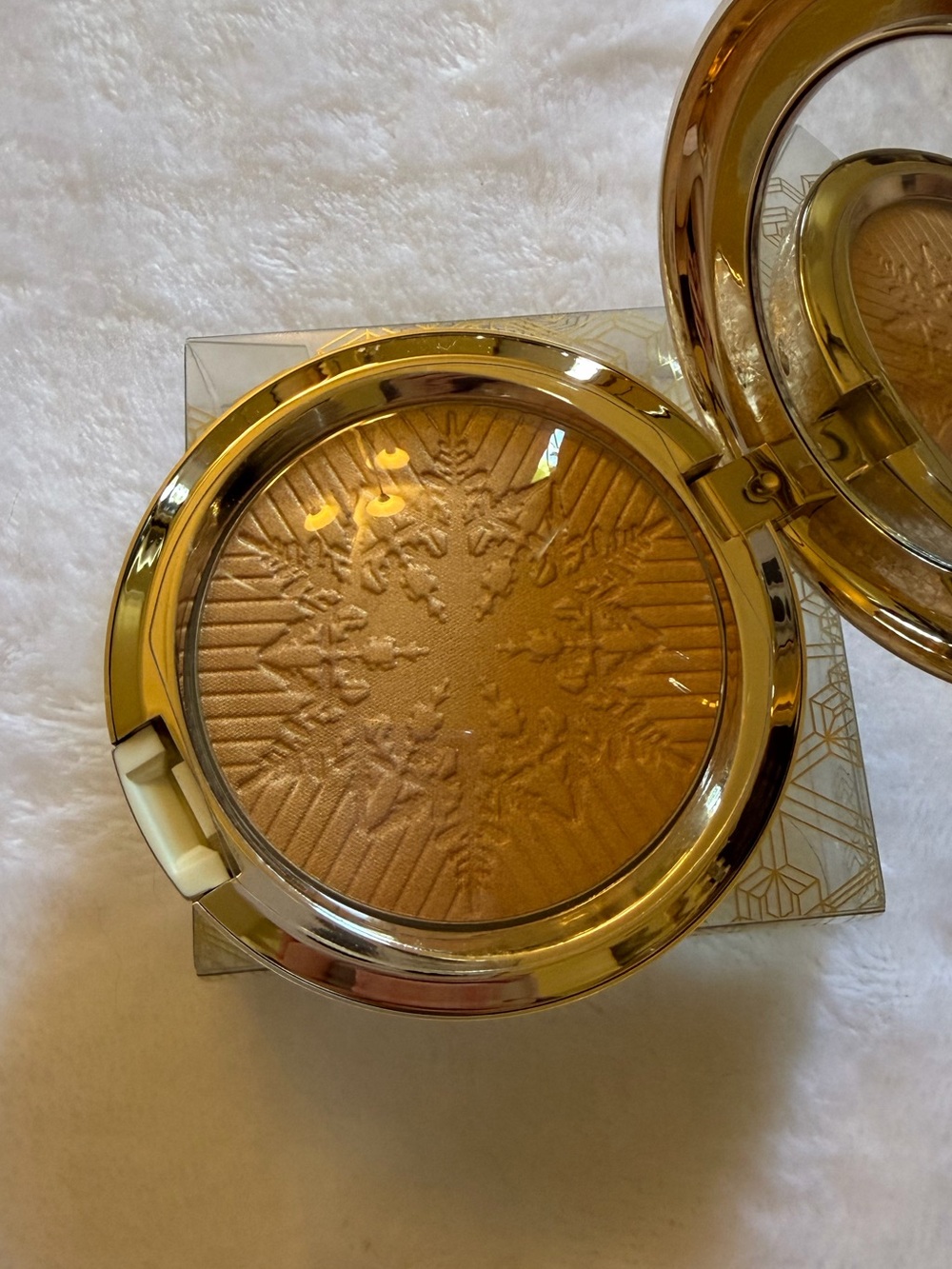 Limited Edition Mac cosmetics happy go dazzling highlighter